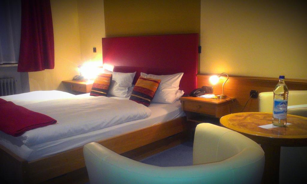 Hotel Zur Post Schonberg  Ruang foto