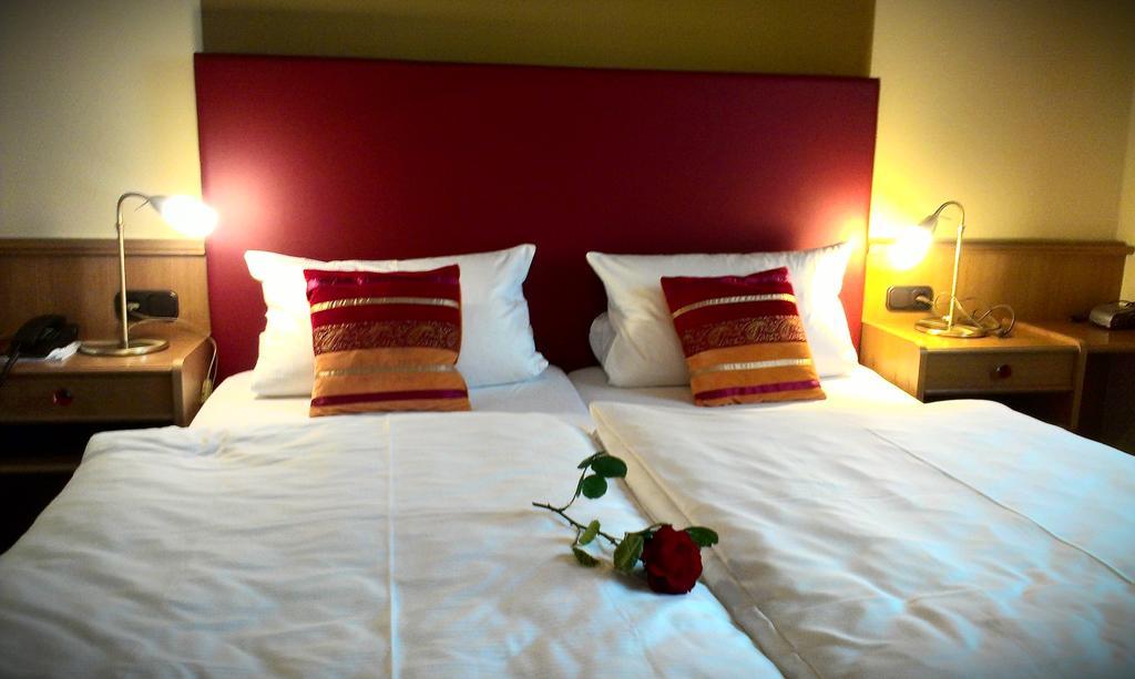Hotel Zur Post Schonberg  Bagian luar foto