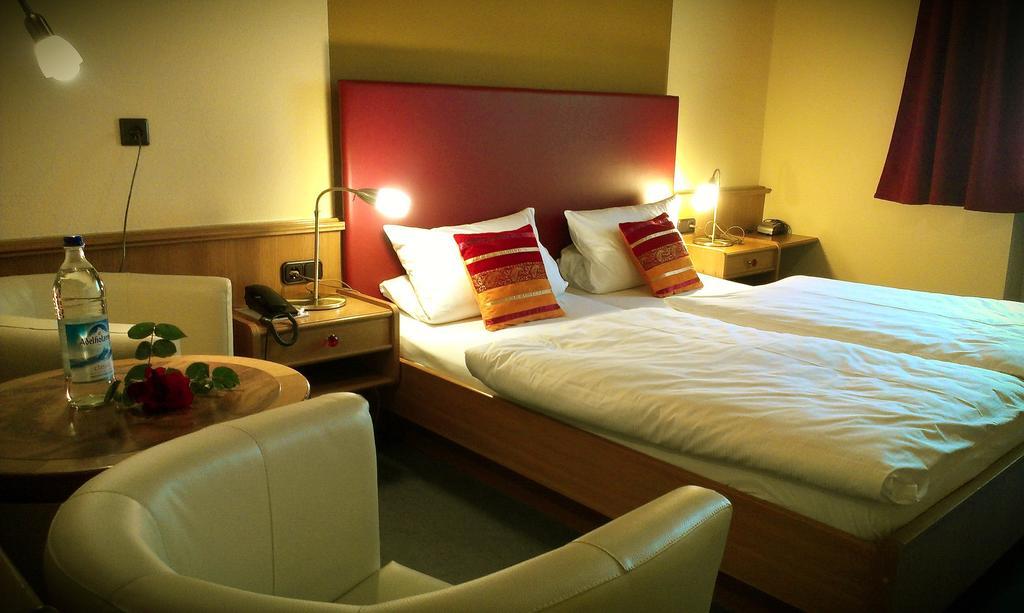 Hotel Zur Post Schonberg  Bagian luar foto