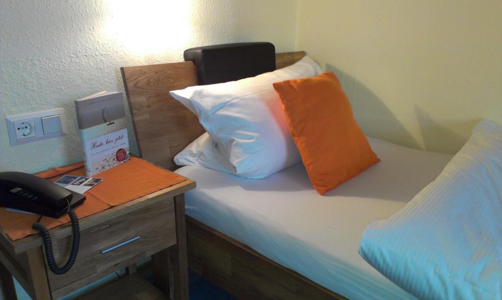 Hotel Zur Post Schonberg  Bagian luar foto